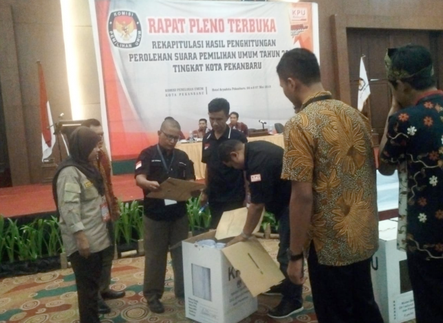 Pleno KPU, 7 Kecamatan di Pekanbaru Prabowo - Sandi Menang Telak