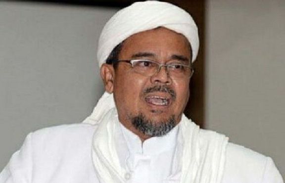 Pencopotan Baliho Habib Rizieq oleh TNI di Petamburan Ricuh