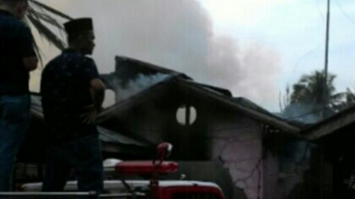Diduga Akibat Kosleting Listrik, Sebuah Rumah di Desa Bukit Ranah Kampar Ludes Terbakar