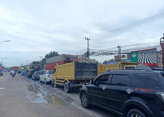 Kemacetan Parah di Jalan Garuda Sakti Pekanbaru, Warga Keluhkan Peran Pak Ogah