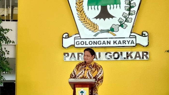 Jokowi Bebaskan Menteri 'Jual Diri', Golkar Klaim Airlangga Fokus Kerja