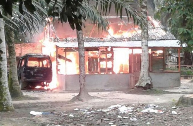 Rumah Pelaku Pencabulan Anak-anak Mengaji di Pelalawan Dibakar Warga