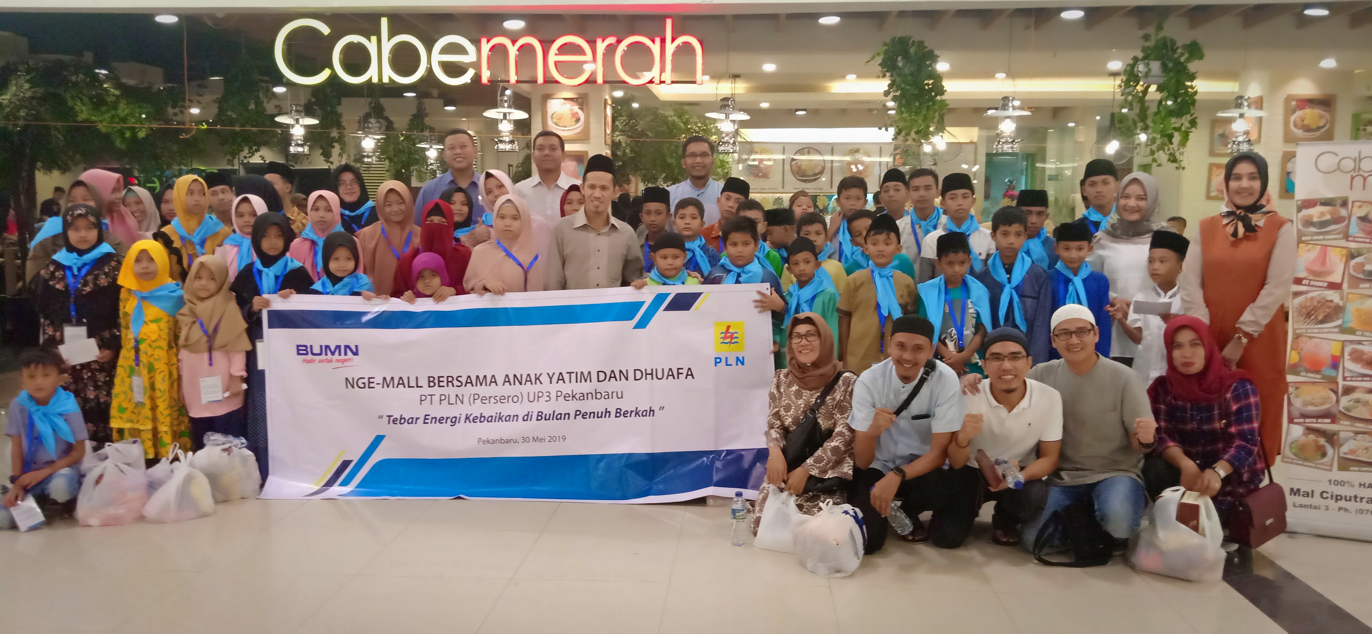 Puluhan Anak Yatim Nge-Mall Bersama PLN Pekanbaru