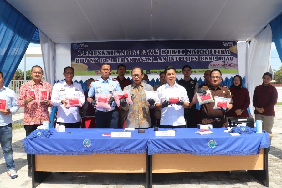 BNNP Riau Ungkap Jaringan Narkoba Lapas Pekanbaru, 3,7 Kg Sabu Dan 28 Pil Ekstasi Dimusnahkan