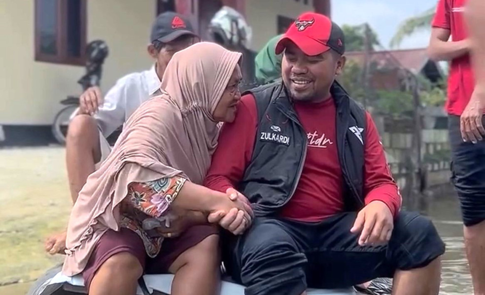 Tangis di Tengah Genangan: Ramadan Warga Pekanbaru yang Diuji Banjir