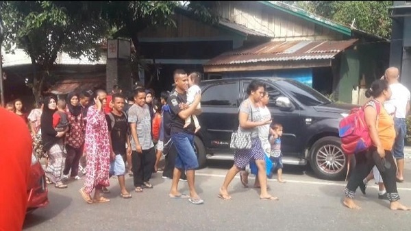 Gempa M 6,8 di Ambon, Warga Panik Mengungsi ke Tempat yang Lebih Tinggi