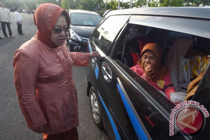 Wali Kota Surabaya Ditabrak Pelajar Surabaya Saat Masuk Mobil