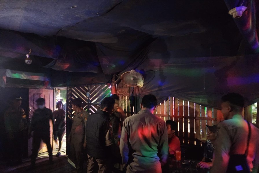 Satpol PP Pekanbaru Bersama Polsek Payung Sekaki Gelar Operasi Cipta Kondisi, Tertibkan Usaha Liar