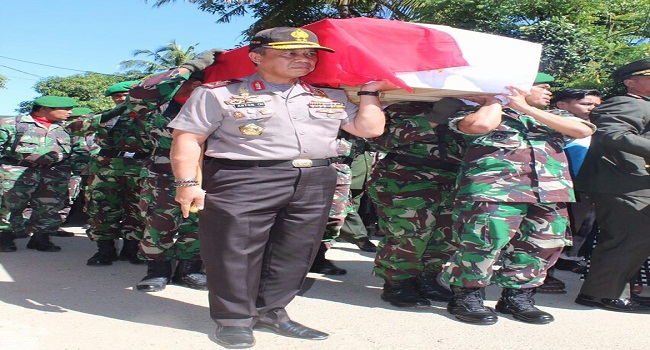 Jenazah Anggota Satgas Tinombala Disambut Upacara Militer TNI-Polri