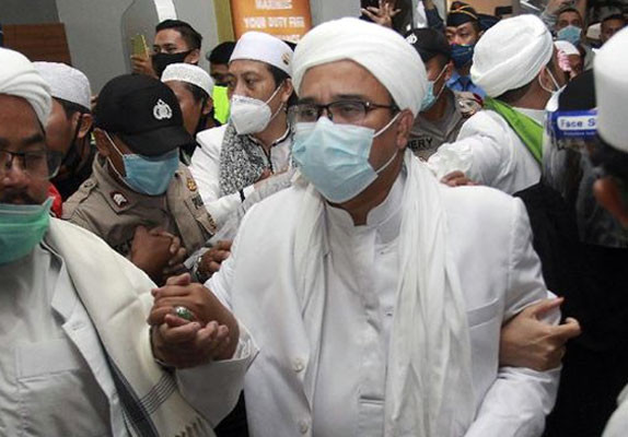 Jalani Pemeriksaan, Habib Rizieq Shihab Tiba di Polda Metro Jaya