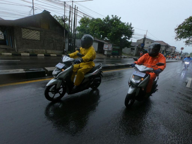 Tips Hindari Potensi Bahaya saat Berkendara di Musim Hujan