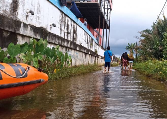 Sungai Siak Meluap, Banjir Rendam Pemukiman di Pekanbaru