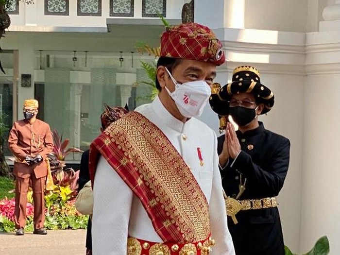 Jokowi Pimpin Upacara HUT RI di Istana, Dengan Memakai Baju Adat Lampung