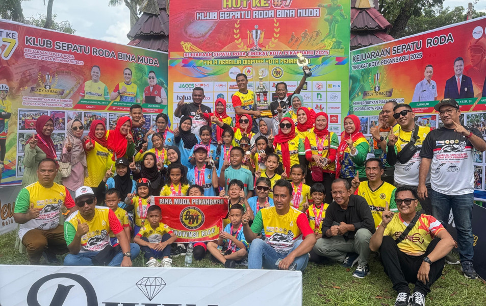 Pesta Kemenangan! Klub Bina Muda Sukses Bawa Pulang Piala Bergilir Dispora 2025