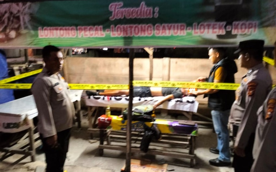 Mayat Pria Ditemukan di Kedai Sarapan Jalan Imam Munandar, Warga Pekanbaru Heboh
