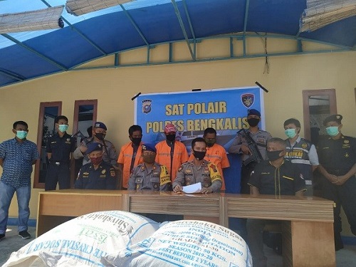 Satpol Airud Polres Bengkalis Gagalkan Penyelundupan Ratusan Karung Gula