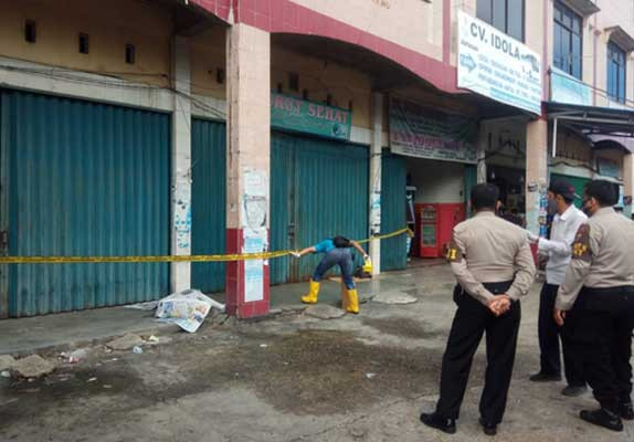 Mayat Tanpa Identitas Ditemukan Depan Ruko Pondok Jamu di Pekanbaru
