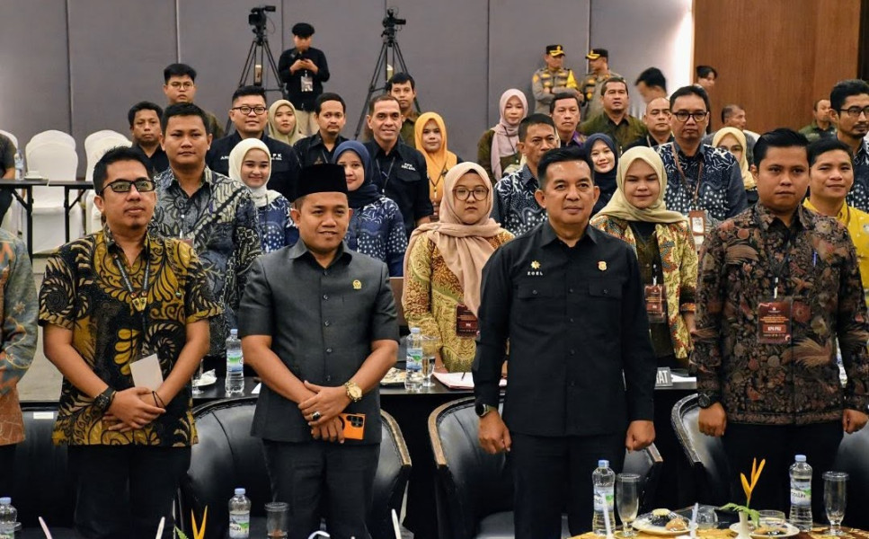 Ketua DPRD Pekanbaru Hadiri Rapat Rekapitulasi Suara Pilkada 2024, Menjaga Transparansi dan Demokrasi