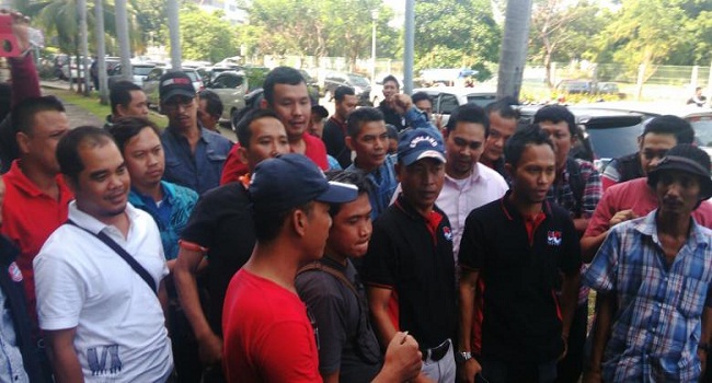 Ribuan Pengemudi Taksi Online Gelar Aksi Unjuk Rasa Di Istana