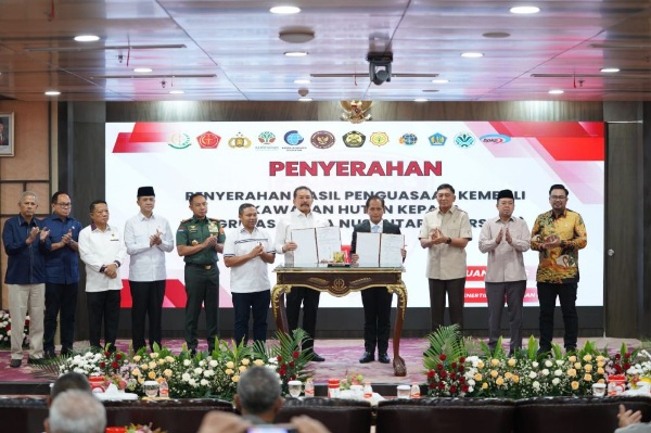 Gubernur Riau Saksikan Penyerahan Kembali Kawasan Hutan TNTN ke Negara