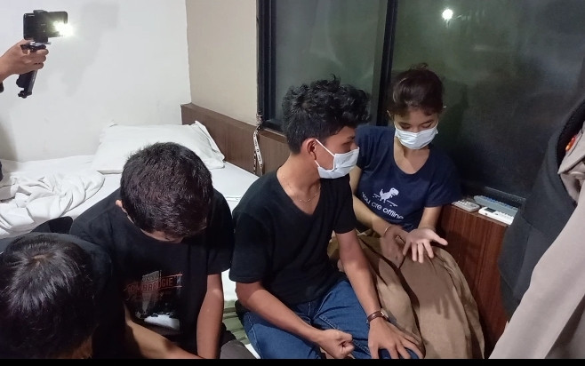 Polisi Temukan 3 Pria dan 1 Wanita di Bawah Umur Sekamar Saat Razia Hotel di Pekanbaru