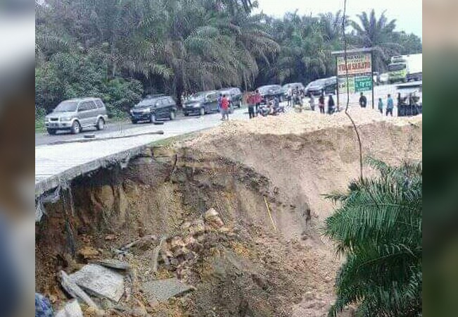 Jalan Amblas di Km 70 Kandis, Polisi Berlakukan Sistem Buka Tutup