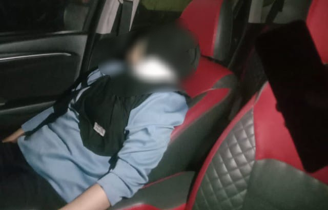 Mobil Terparkir Seharian, Warga Pekanbaru Temukan Mayat Perempuan di Dalamnya