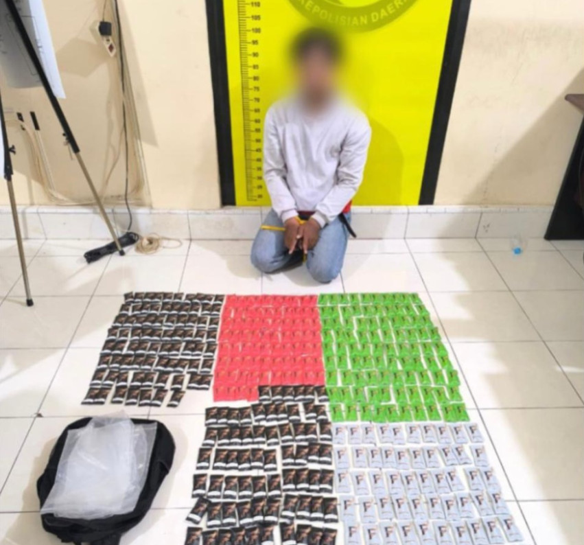 Aksi Kejar-kejaran! Polisi Tangkap Pria Pembawa 420 Cartridge Etomidate di Pekanbaru