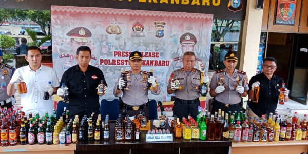 3.282 Botol Miras Diamankan dalam Operasi Miras di Pekanbaru