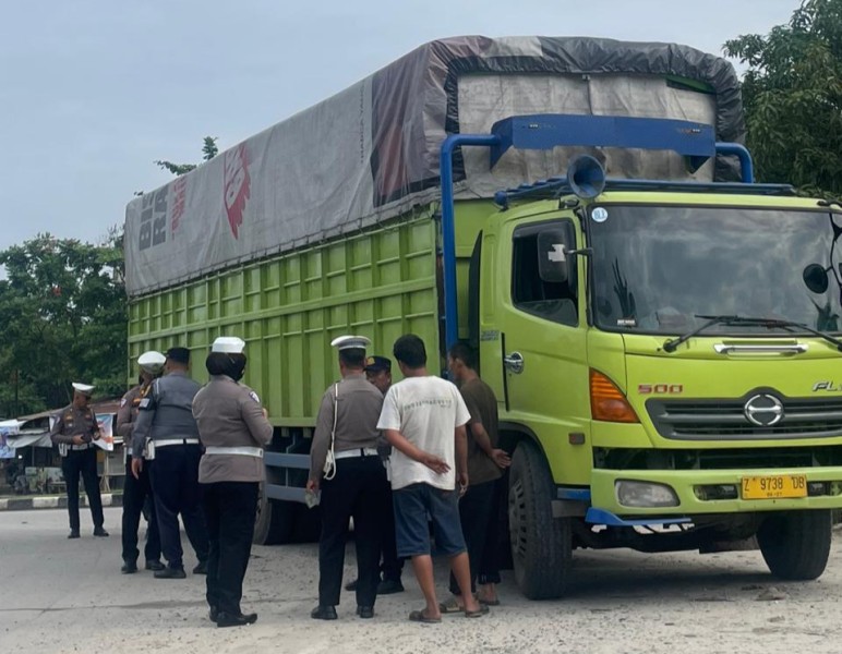 Dishub Pekanbaru Tertibkan Truk Tonase Besar Masuk Jalan Protokol