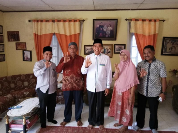 Kunjungi Kampung Asli Melayu di Inhu, Firdaus Bezuk Mertua Ketua LAM Riau