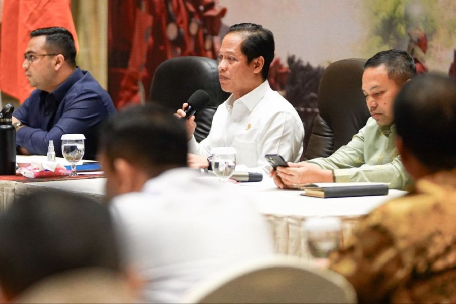 Karhutla Riau: Menteri LH Serukan Konsolidasi Pemda dan Pengusaha Sawit