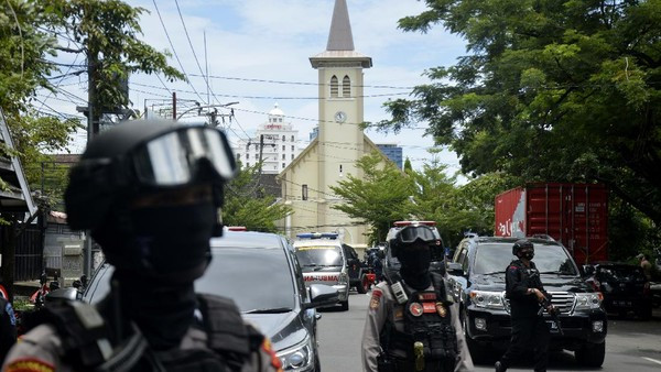 Terungkap! Pelaku Bom Bunuh Diri Katedral Makassar Diduga 2 Orang Naik Motor