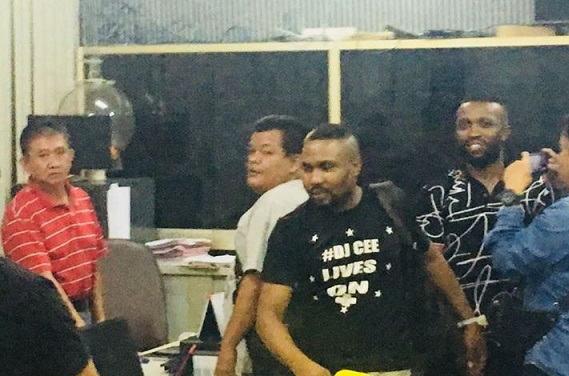 2 Pria Nigeria Pelaku Penipuan Ratusan Juta via Sosmed Ditangkap di Jakarta