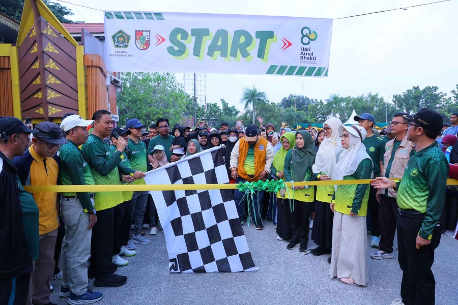 Wawako Markarius Anwar Ikuti Jalan Sehat Kerukunan HAB ke-80 di Pekanbaru