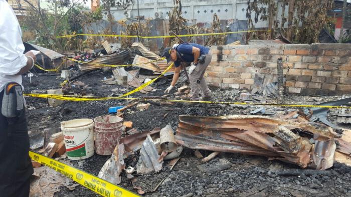 Tim Puslabfor Medan Olah TKP Kebakaran yang Sebabkan Ibu dan 2 Anak Tewas di Meranti