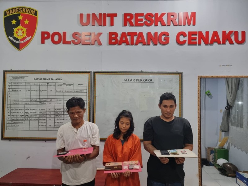 Polisi Ringkus IRT dan Dua Pria Saat Transaksi Sabu di Inhu, Suami Buron