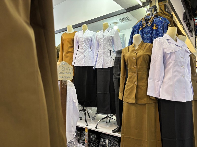 Jelang Pelantikan PPPK, Penjualan Pakaian di Sukaramai Trade Center Pekanbaru Meningkat