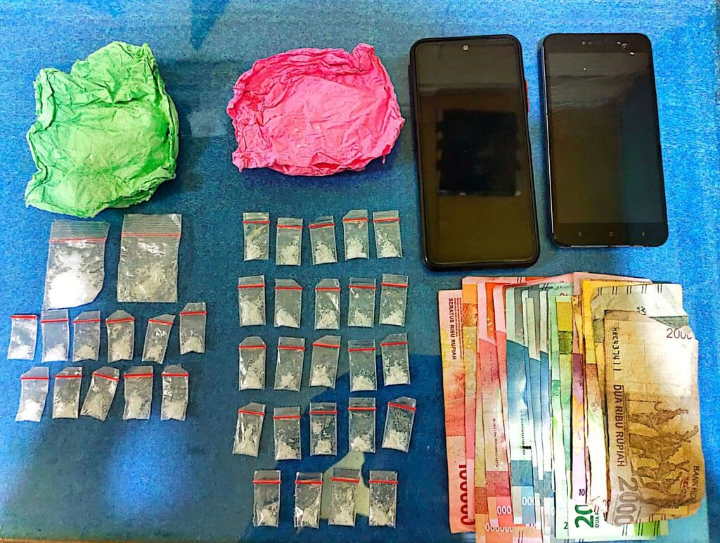 IRT Nyambi Jual Narkoba, Puluhan Paket Sabu dan Uang Tunai Diamankan dari Rumah