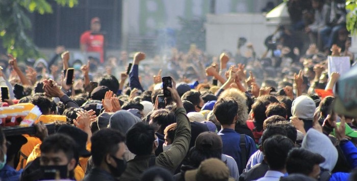 Demonstran Kembali Ricuh di Bandung, Polisi Tembakkan Gas Air Mata