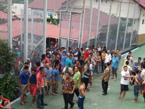 130 Tahanan Rutan Sialang Bungkuk Pekanbaru Masih Buron, yang Tertangkap Terancam Kehilangan Remisi 