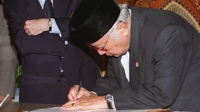 Dokumen rahasia Amerika: 'Presiden Clinton desak Presiden Soeharto teken perjanjian IMF'