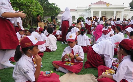 Tommy Soeharto: Anak Sekolah Tak Perlu Seragam dan Buku Lagi