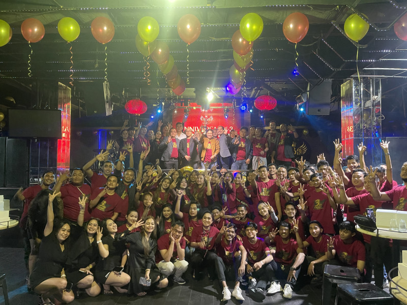 DJ Biddy Panaskan Perayaan Ultah Brothers Pub & KTV ke-3, Malam Penuh Euforia!