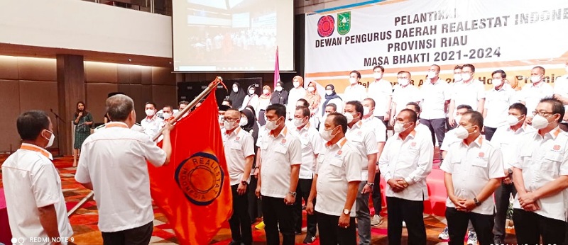 Ketua Umum DPP REI Totok Lusida Resmi Lantik Pengurus DPD REI Riau