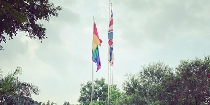 Menlu Panggil Kedubes Inggris Terkait Pengibaran Bendera LGBT