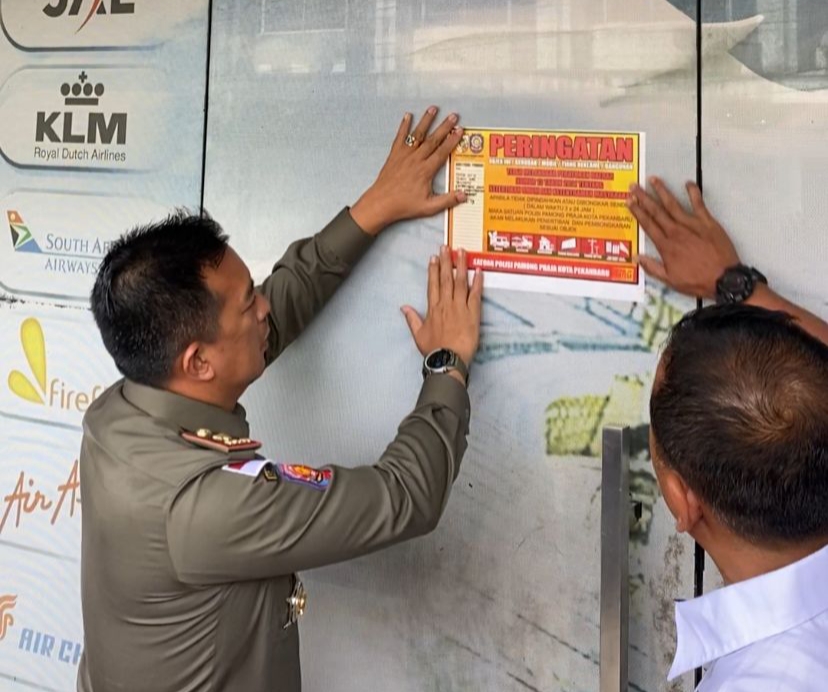 Satpol PP Pekanbaru Segel PT Sanel Terkait Masalah Penahanan Ijazah Karyawan