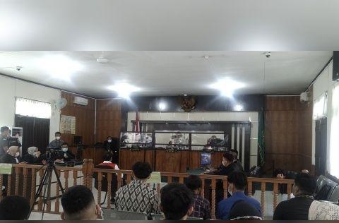 Masih Musyawarah, Hakim Tunda Sidang Putusan Dekan FISIP Unri Nonaktif