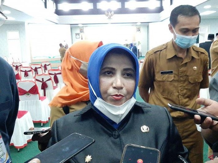 Viral Walkot Tanjungpinang Rahma Duduk Berduaan Bareng Pria di Kasur Hotel