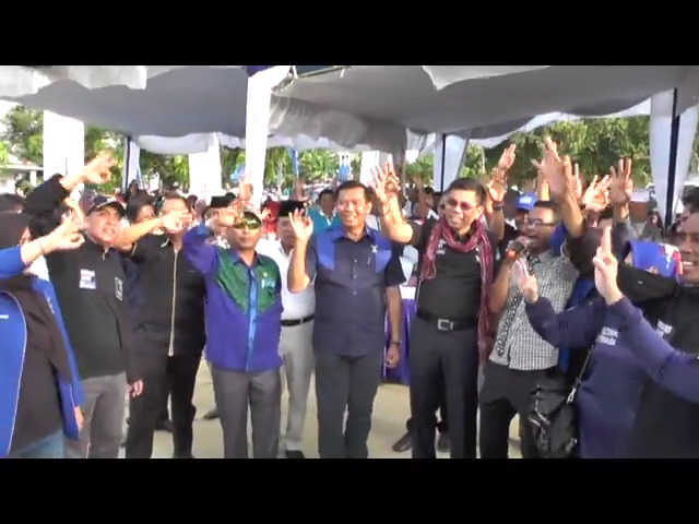 'Turun Gunung', DR Hinca dan H Achmad Terus Tersenyum